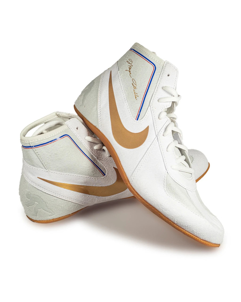 Nike footsweep 2 SE papoutsia palis-photon dust/metal gold